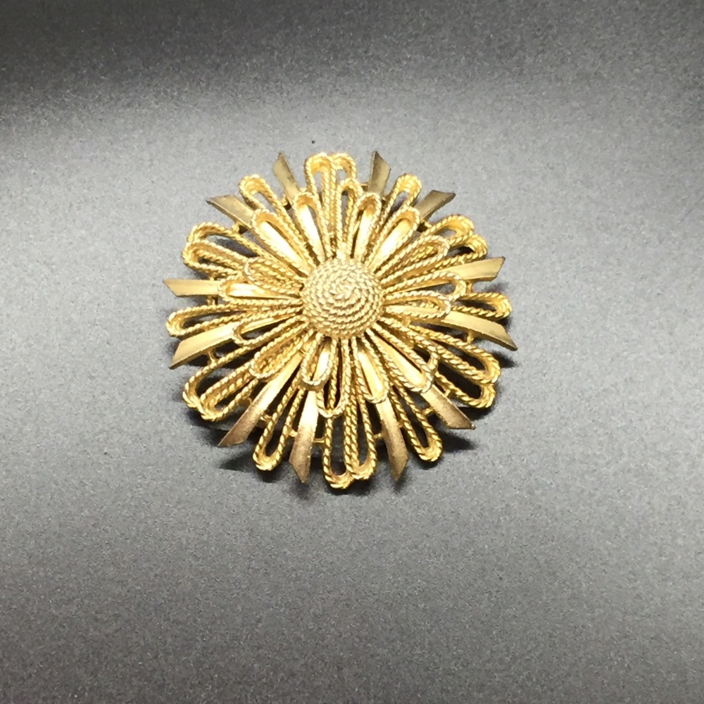 Vintage Lisner Brooch pin